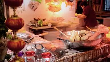 大骨汤老北京卤煮美食视频素材视频的预览图